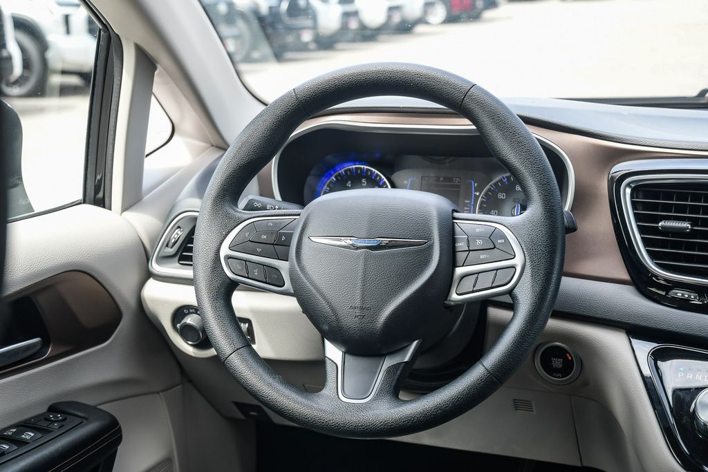 Thumbnail: 2019 Chrysler Pacifica - 2