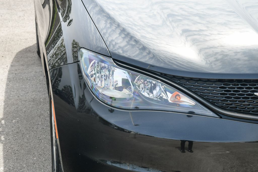 Thumbnail: 2019 Chrysler Pacifica - 19