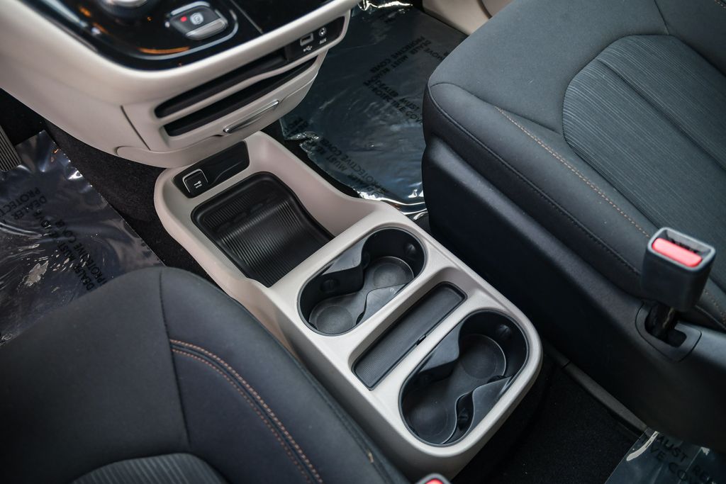 Thumbnail: 2019 Chrysler Pacifica - 15