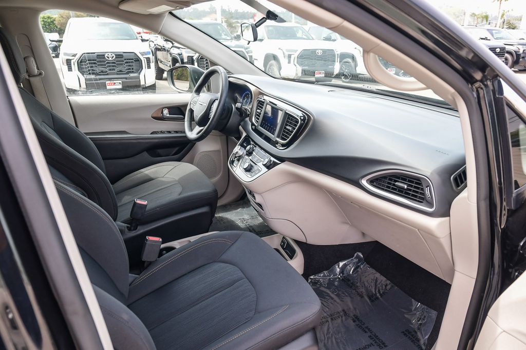 Thumbnail: 2019 Chrysler Pacifica - 13