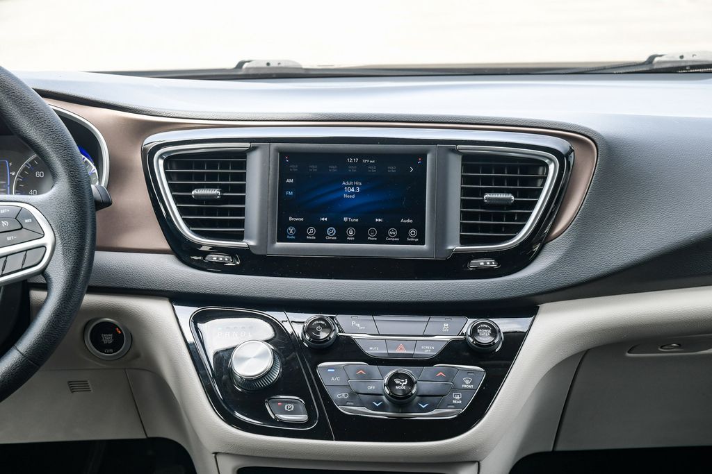 Thumbnail: 2019 Chrysler Pacifica - 23
