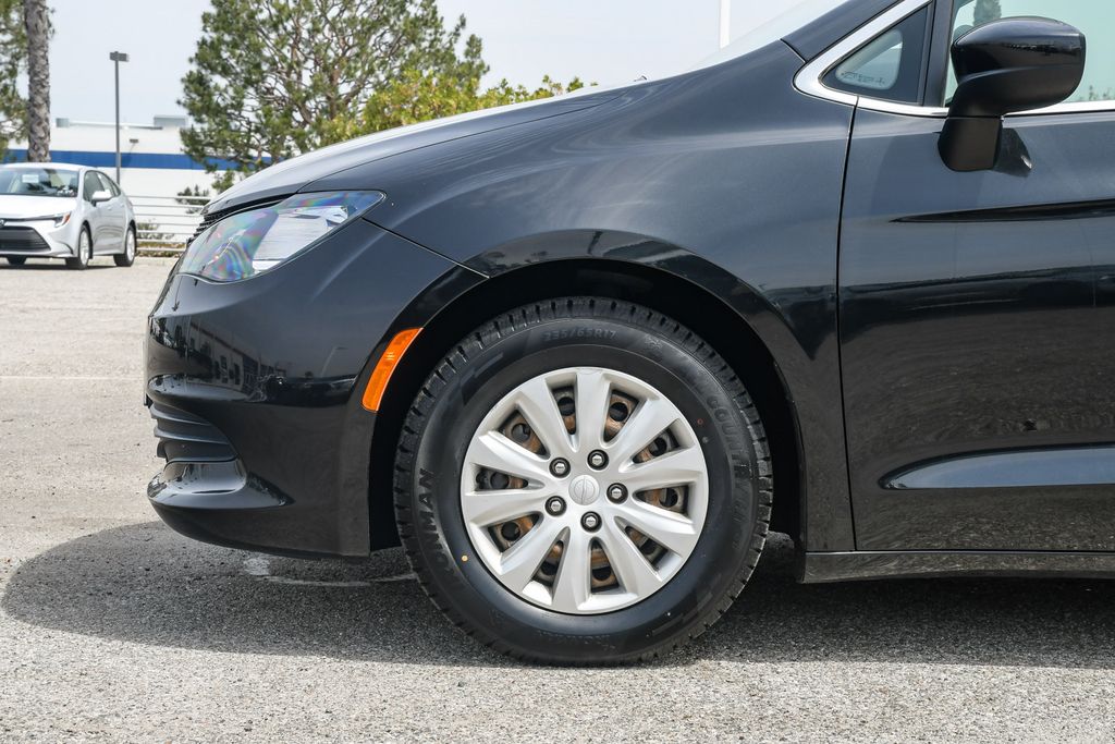 Thumbnail: 2019 Chrysler Pacifica - 7