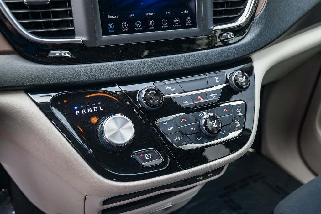 Thumbnail: 2019 Chrysler Pacifica - 24