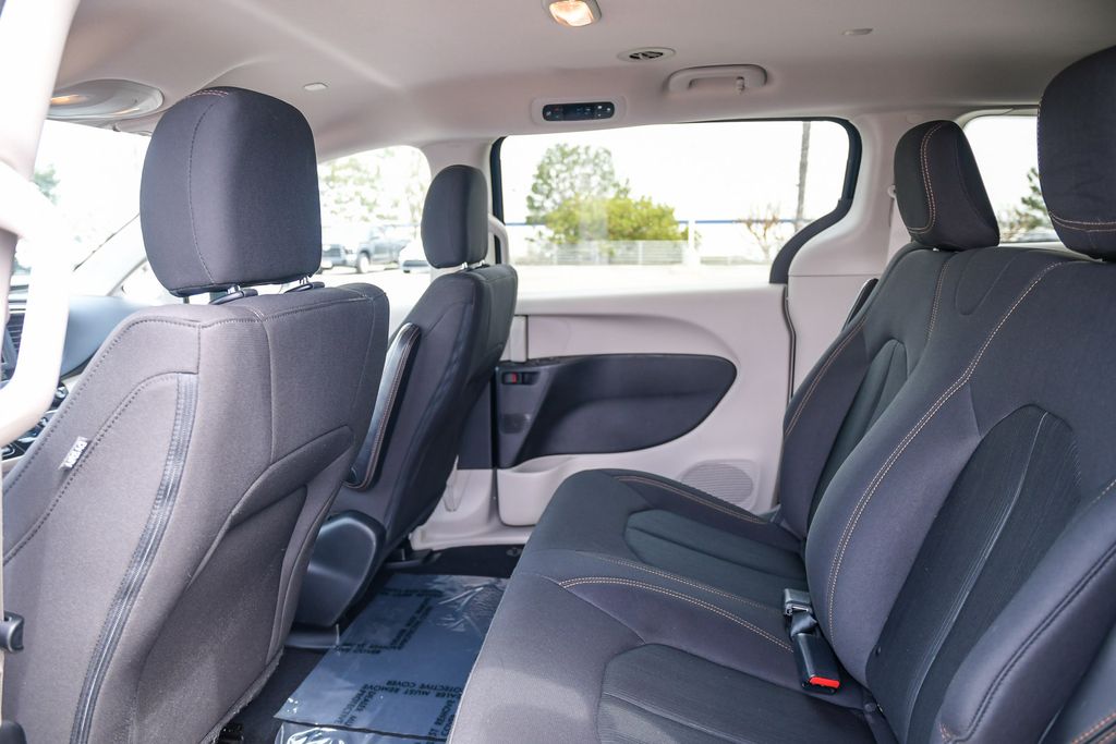 Thumbnail: 2019 Chrysler Pacifica - 12