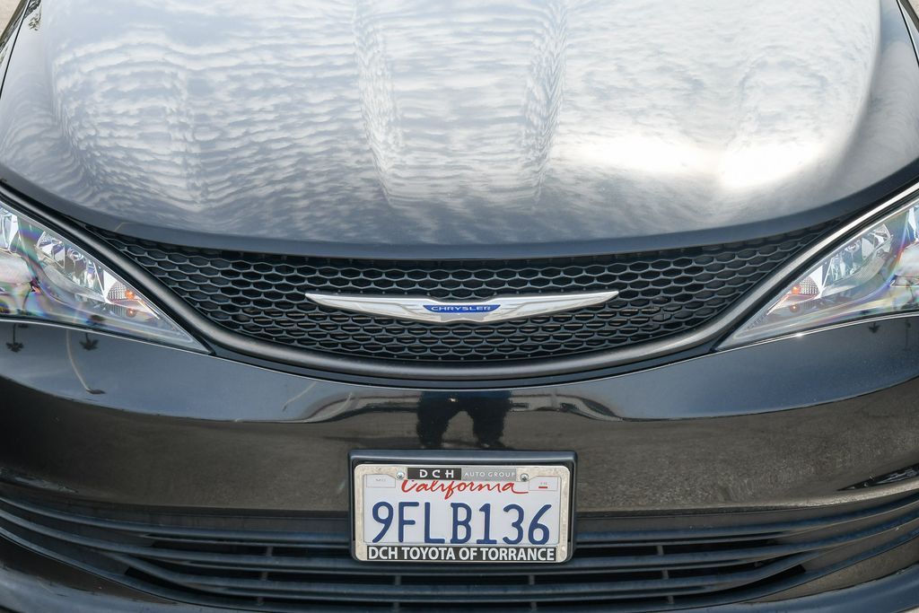 Thumbnail: 2019 Chrysler Pacifica - 6