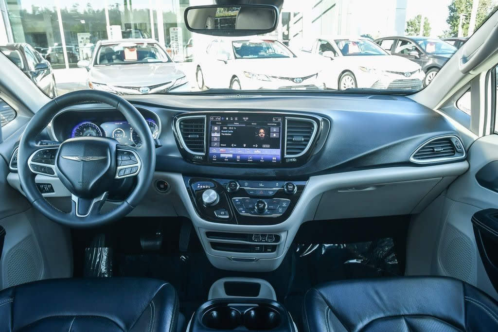 2022 Chrysler Pacifica Touring L 2