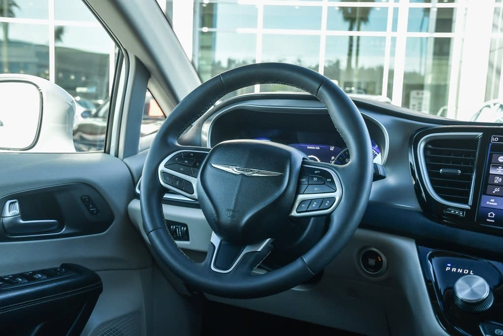 2022 Chrysler Pacifica Touring L 7