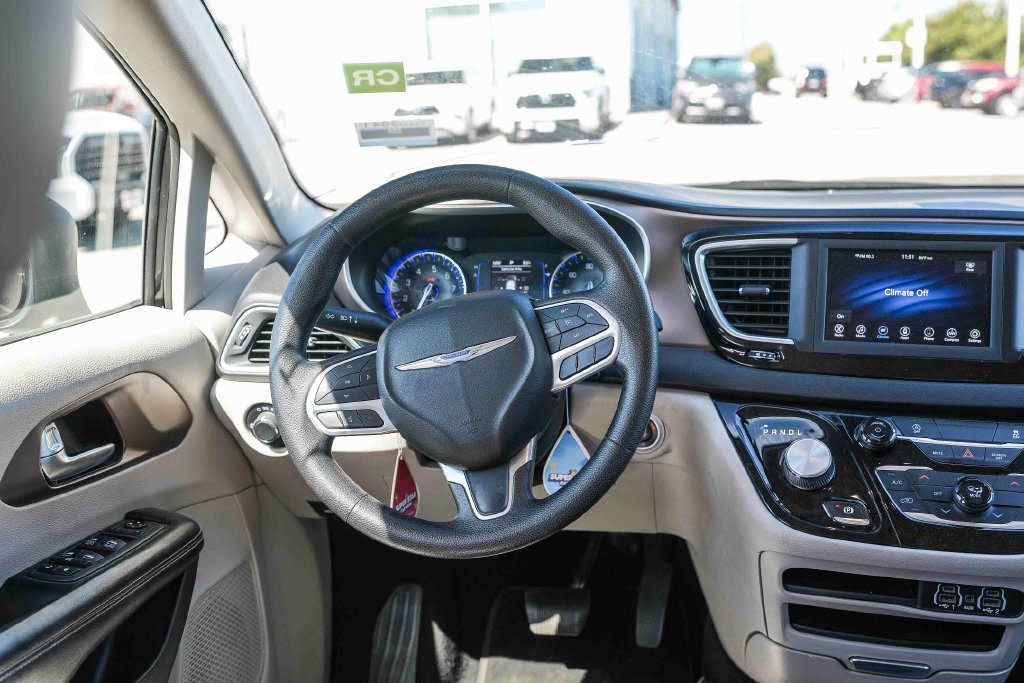 Thumbnail: 2021 Chrysler Voyager - 8