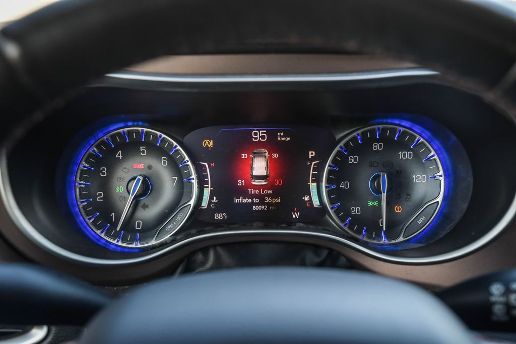 Thumbnail: 2018 Chrysler Pacifica - 13