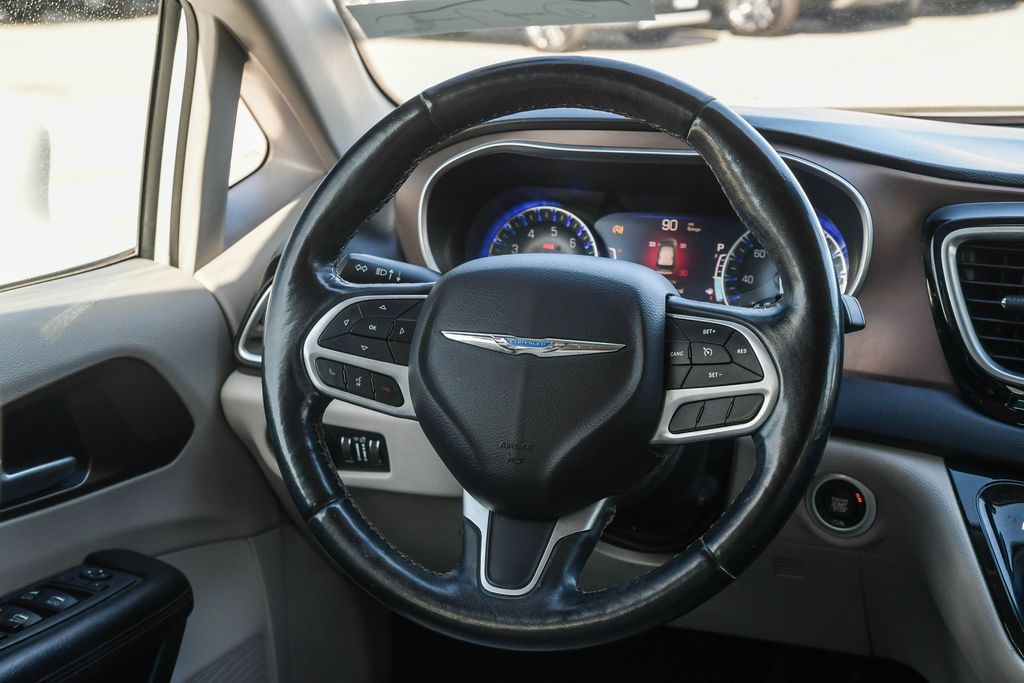 Thumbnail: 2018 Chrysler Pacifica - 2