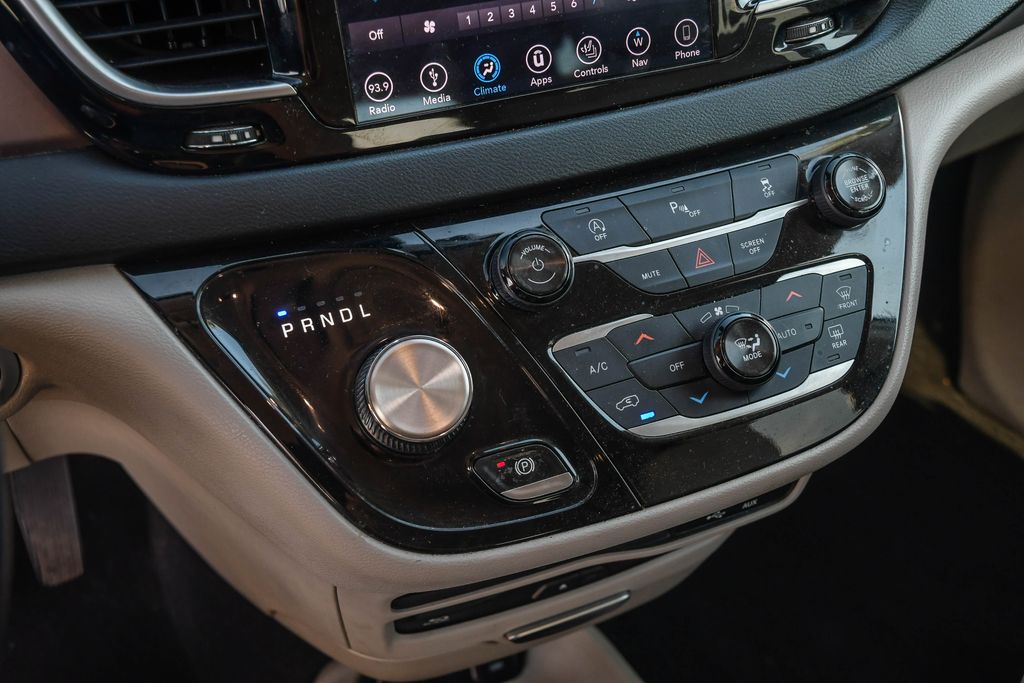 Thumbnail: 2018 Chrysler Pacifica - 28