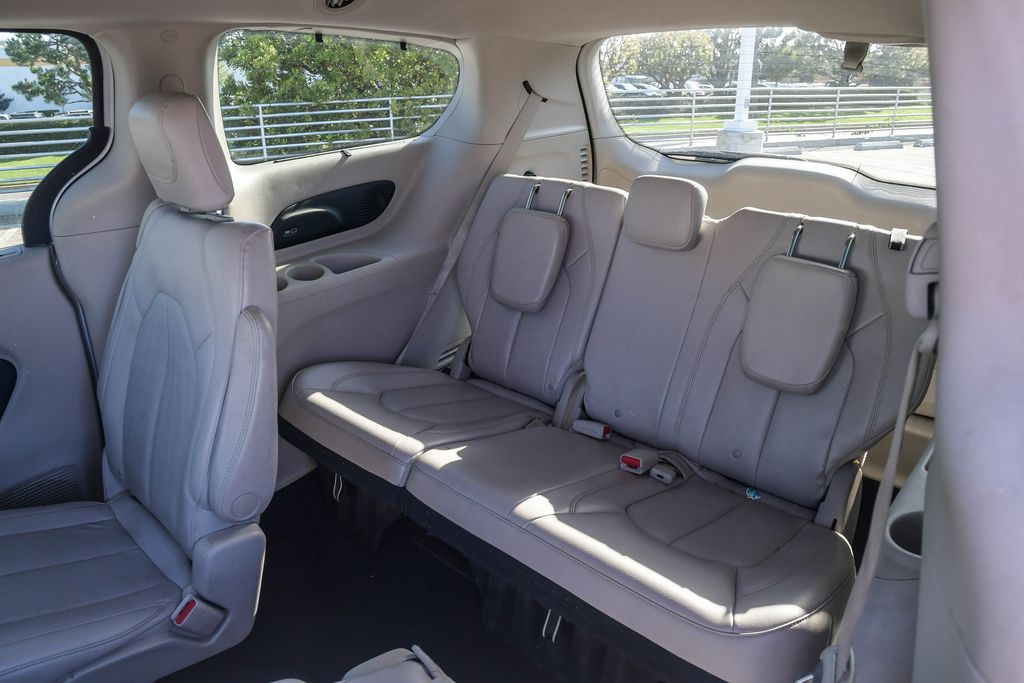 Thumbnail: 2018 Chrysler Pacifica - 24