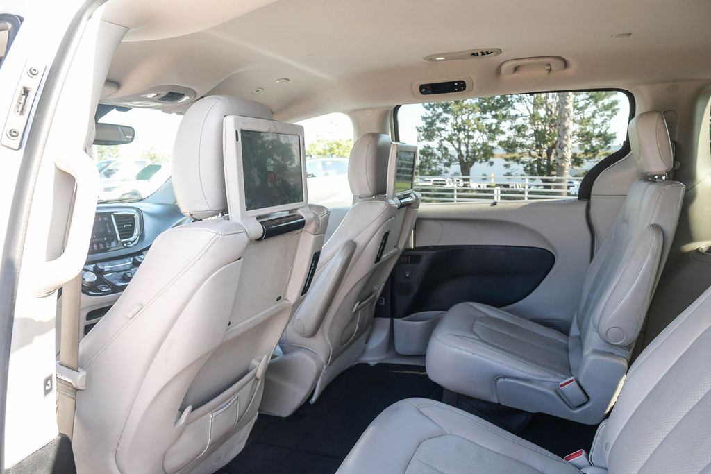Thumbnail: 2018 Chrysler Pacifica - 23