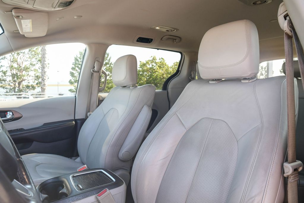 Thumbnail: 2018 Chrysler Pacifica - 26