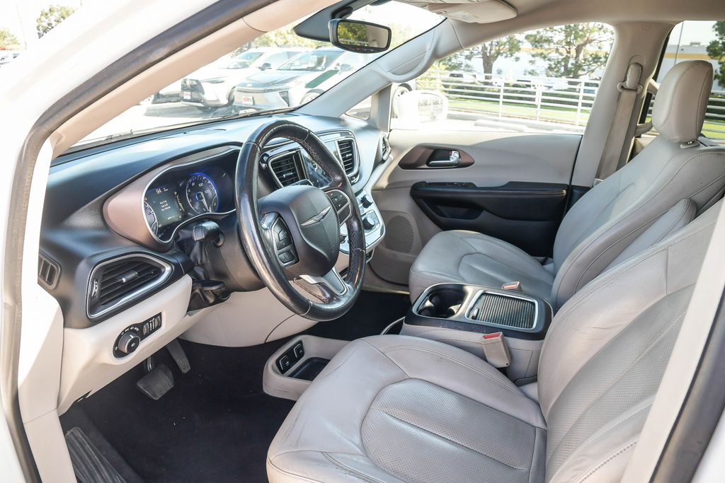 Thumbnail: 2018 Chrysler Pacifica - 9