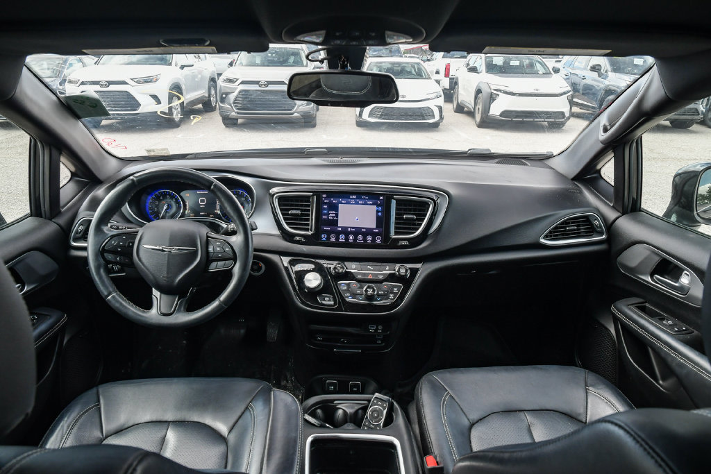 Thumbnail: 2018 Chrysler Pacifica - 8