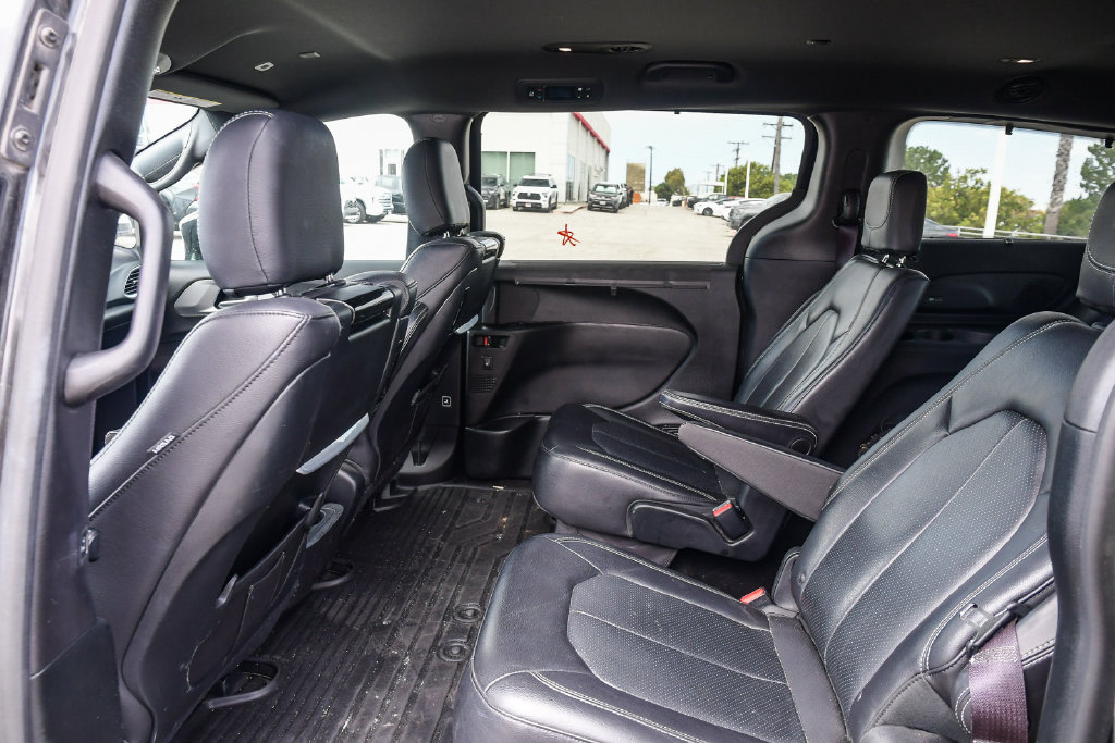 Thumbnail: 2018 Chrysler Pacifica - 11