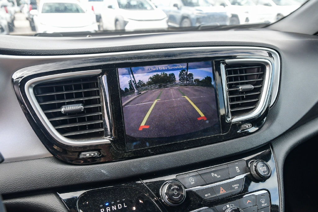 Thumbnail: 2018 Chrysler Pacifica - 29