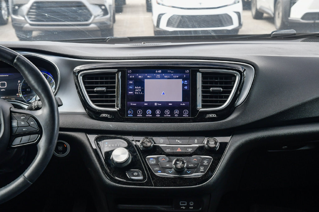 Thumbnail: 2018 Chrysler Pacifica - 12