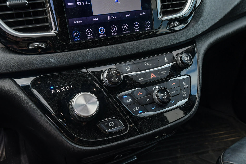 Thumbnail: 2018 Chrysler Pacifica - 27