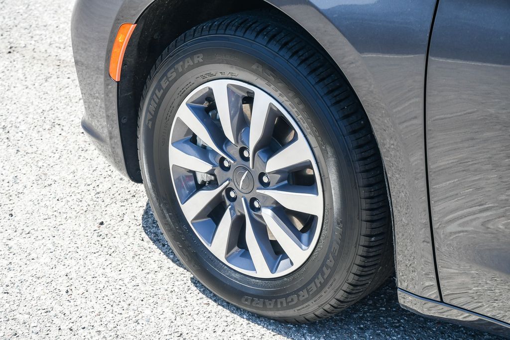 Thumbnail: 2023 Chrysler Pacifica - 7