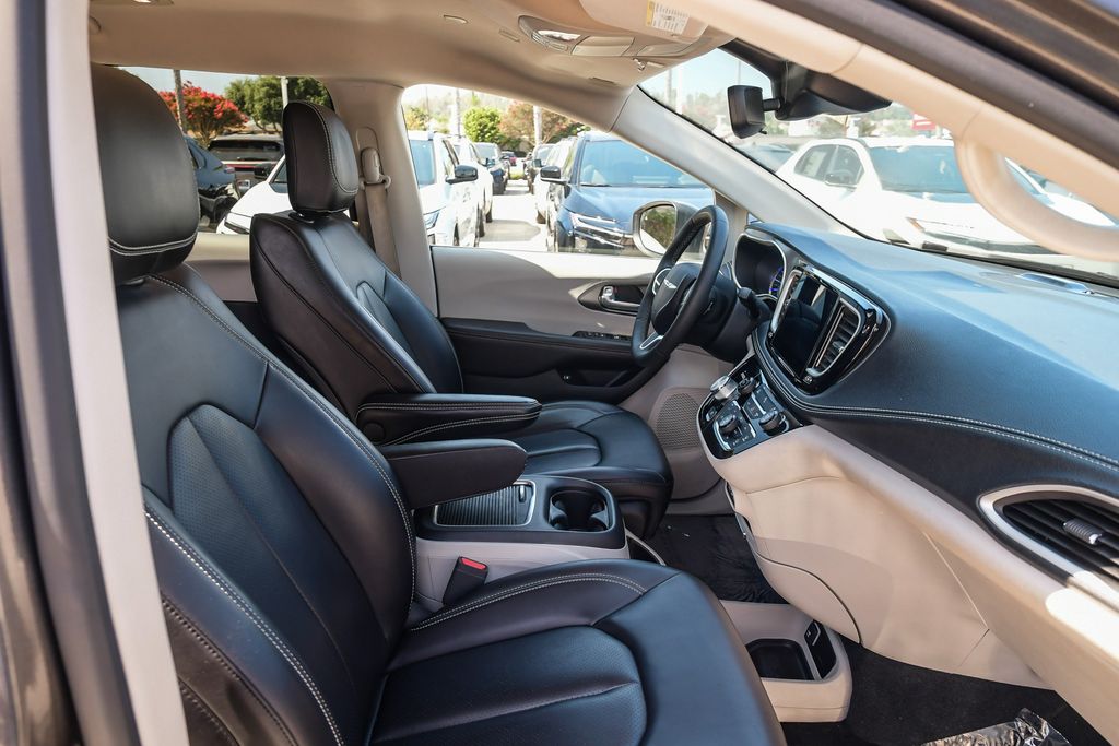 Thumbnail: 2023 Chrysler Pacifica - 10