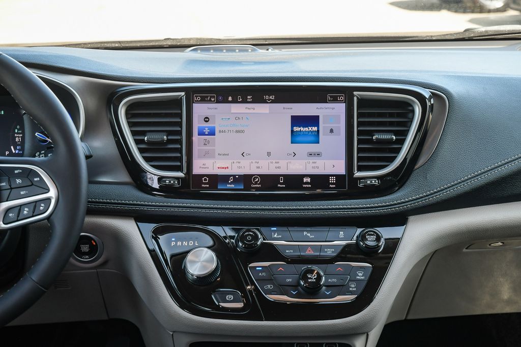 Thumbnail: 2023 Chrysler Pacifica - 13