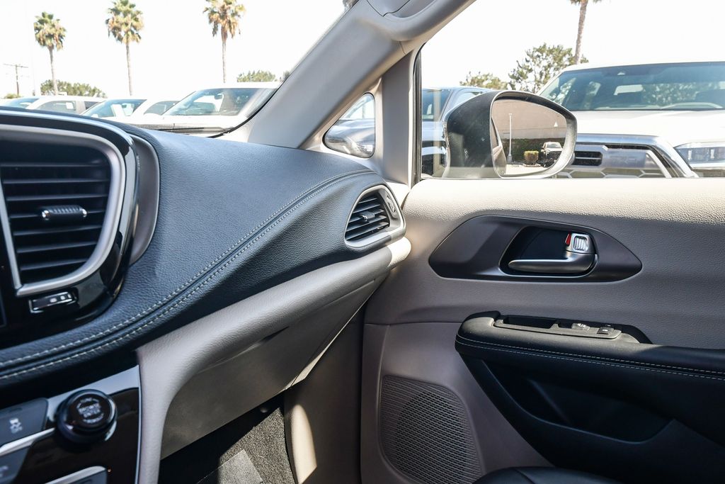 Thumbnail: 2023 Chrysler Pacifica - 26