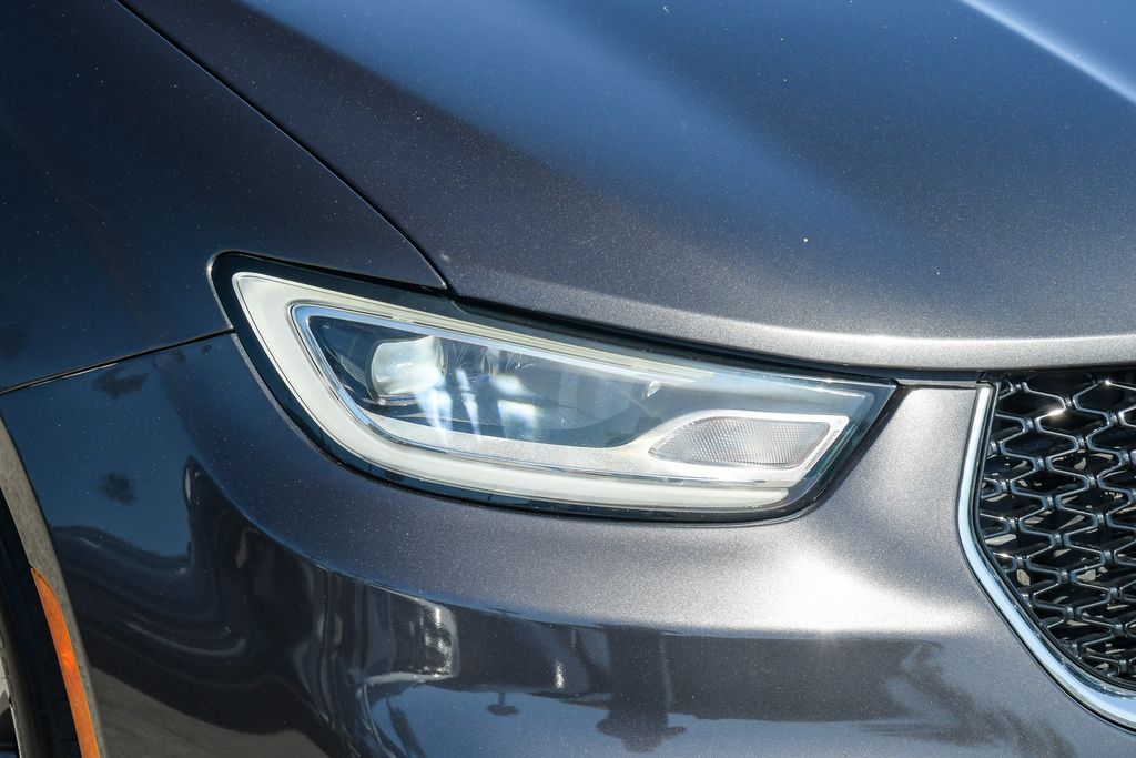 Thumbnail: 2023 Chrysler Pacifica - 18