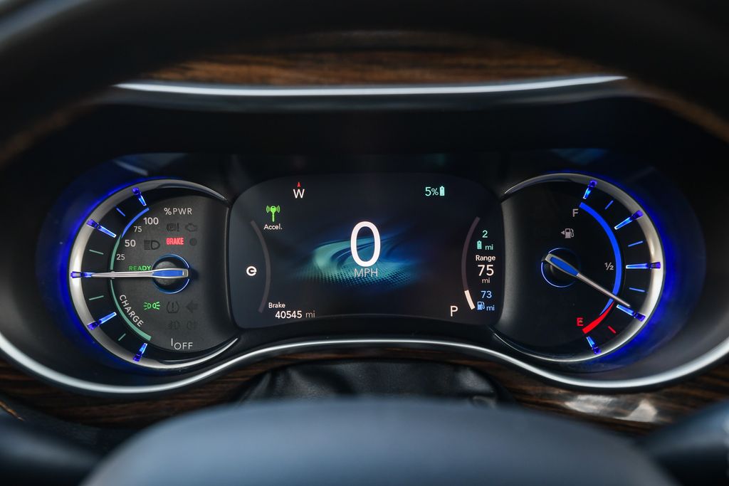 Thumbnail: 2022 Chrysler Pacifica - 14