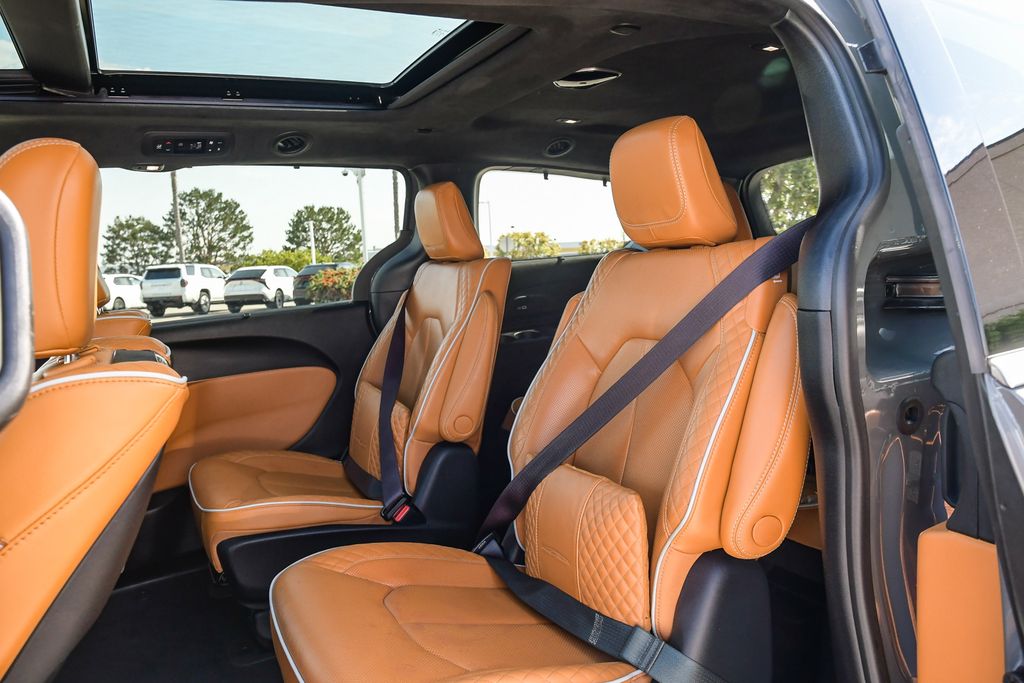 Thumbnail: 2022 Chrysler Pacifica - 11