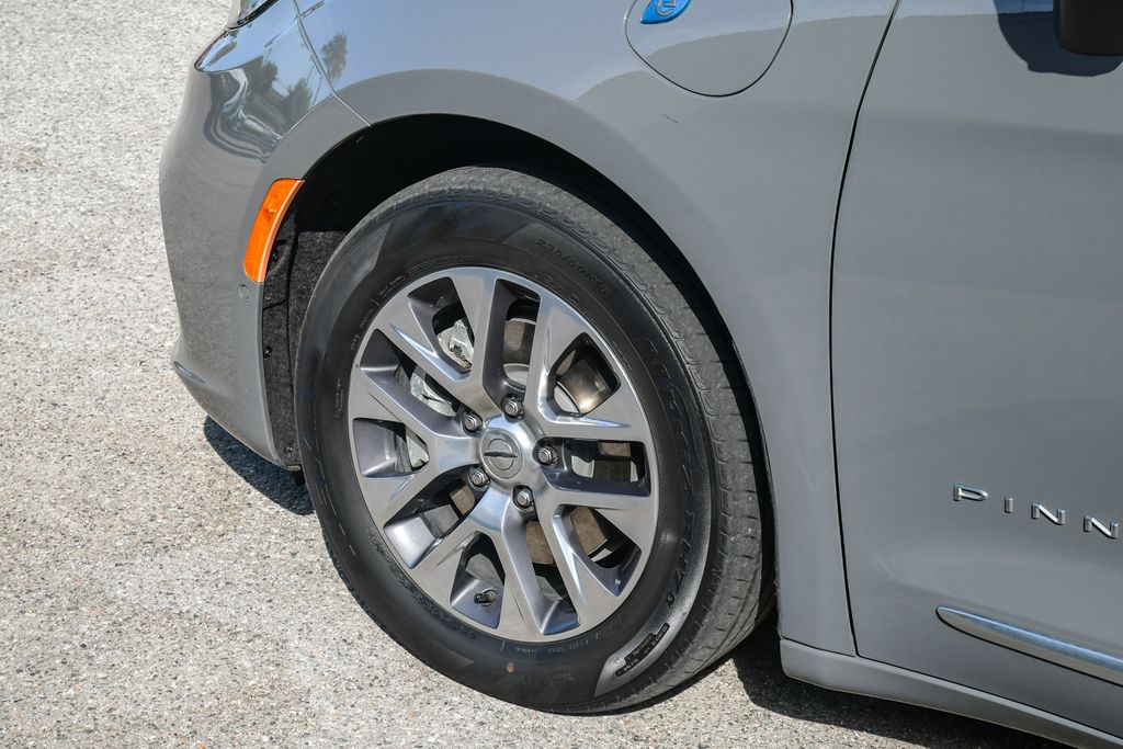 Thumbnail: 2022 Chrysler Pacifica - 6