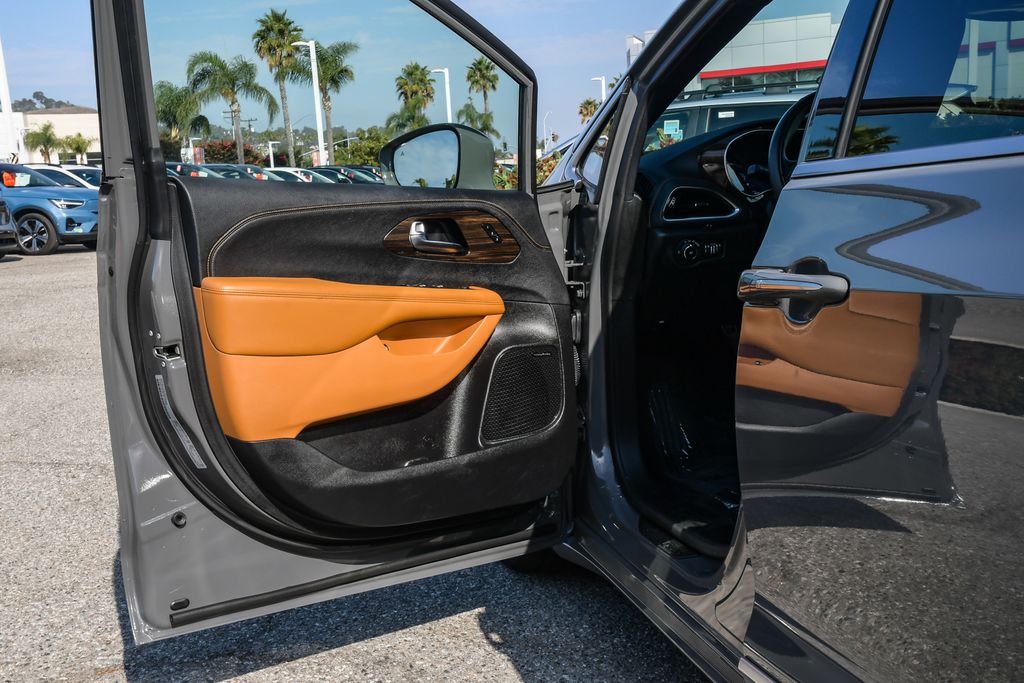 Thumbnail: 2022 Chrysler Pacifica - 28