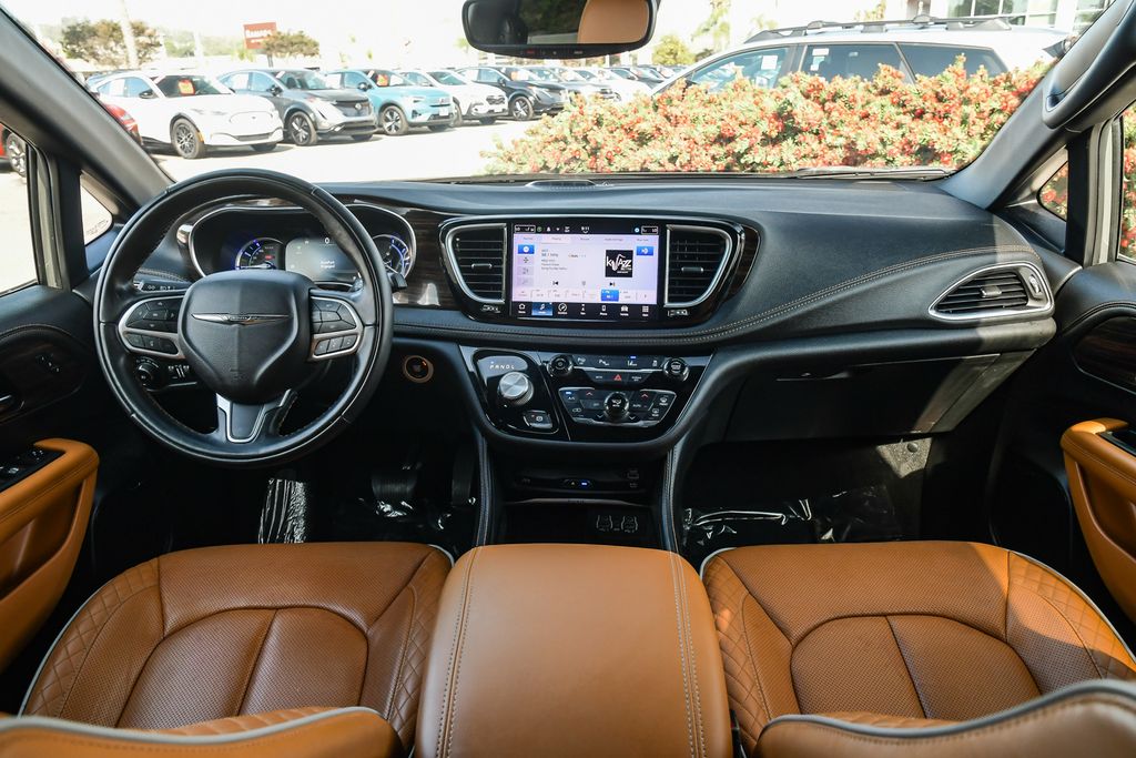 Thumbnail: 2022 Chrysler Pacifica - 8