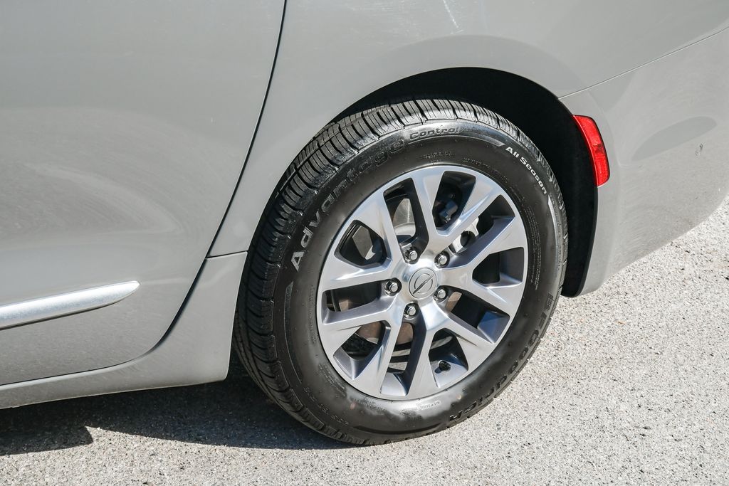 Thumbnail: 2022 Chrysler Pacifica - 20