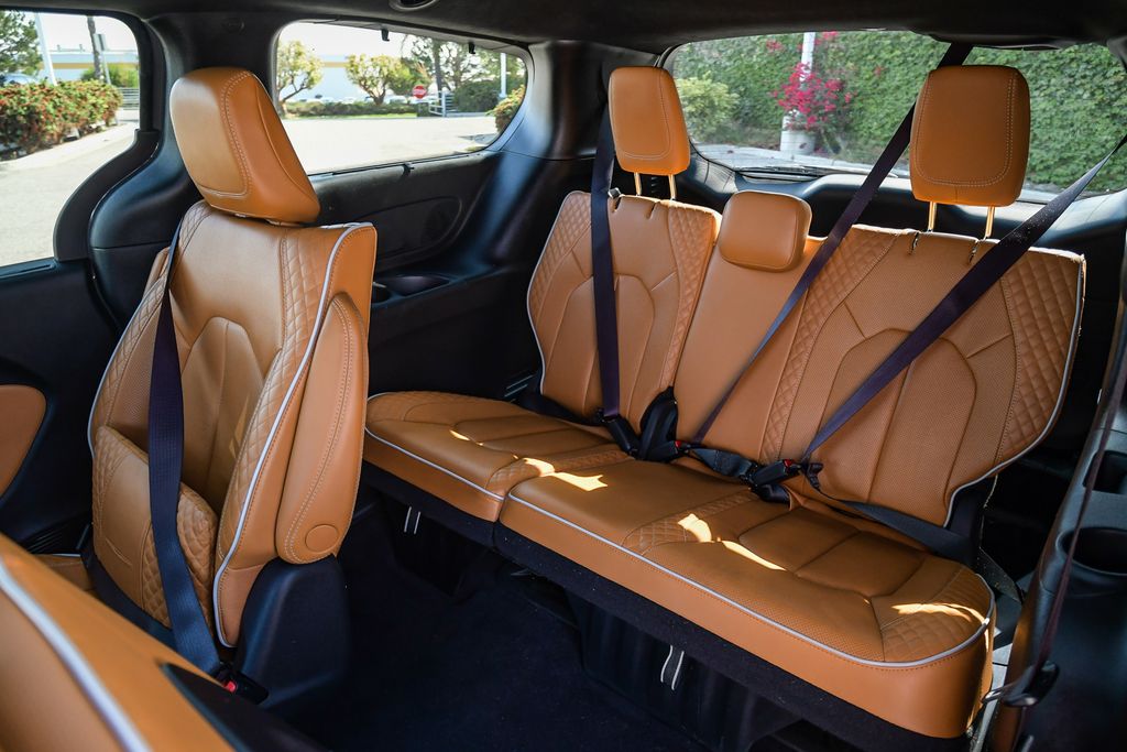 Thumbnail: 2022 Chrysler Pacifica - 24