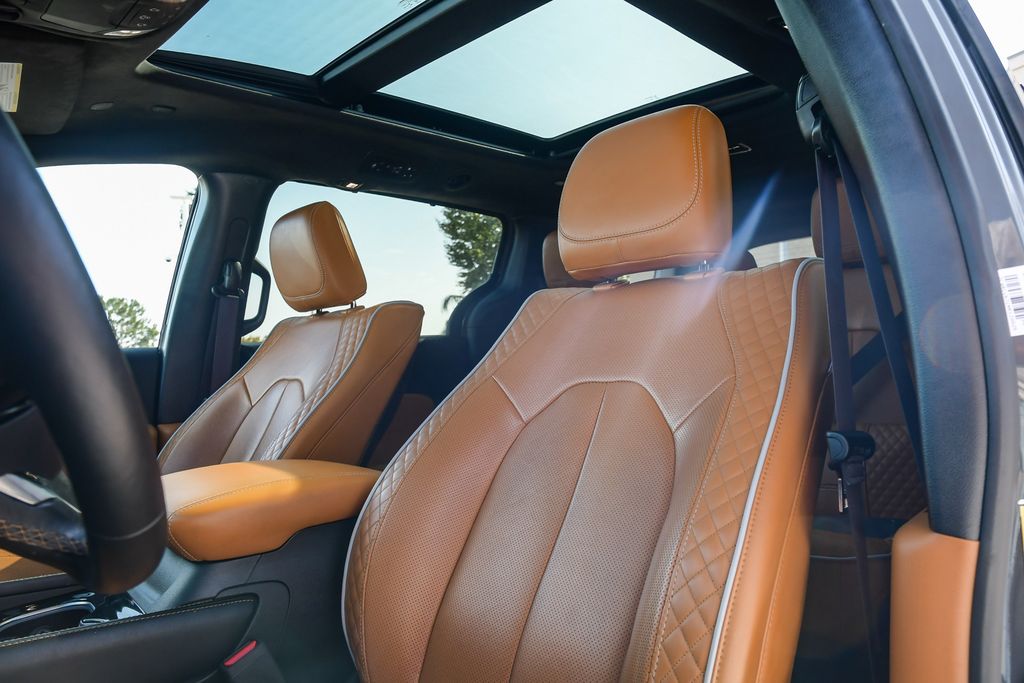 Thumbnail: 2022 Chrysler Pacifica - 21