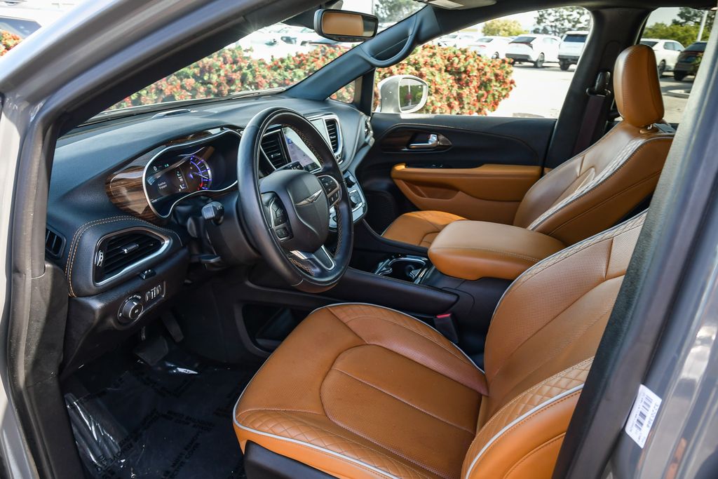 Thumbnail: 2022 Chrysler Pacifica - 10
