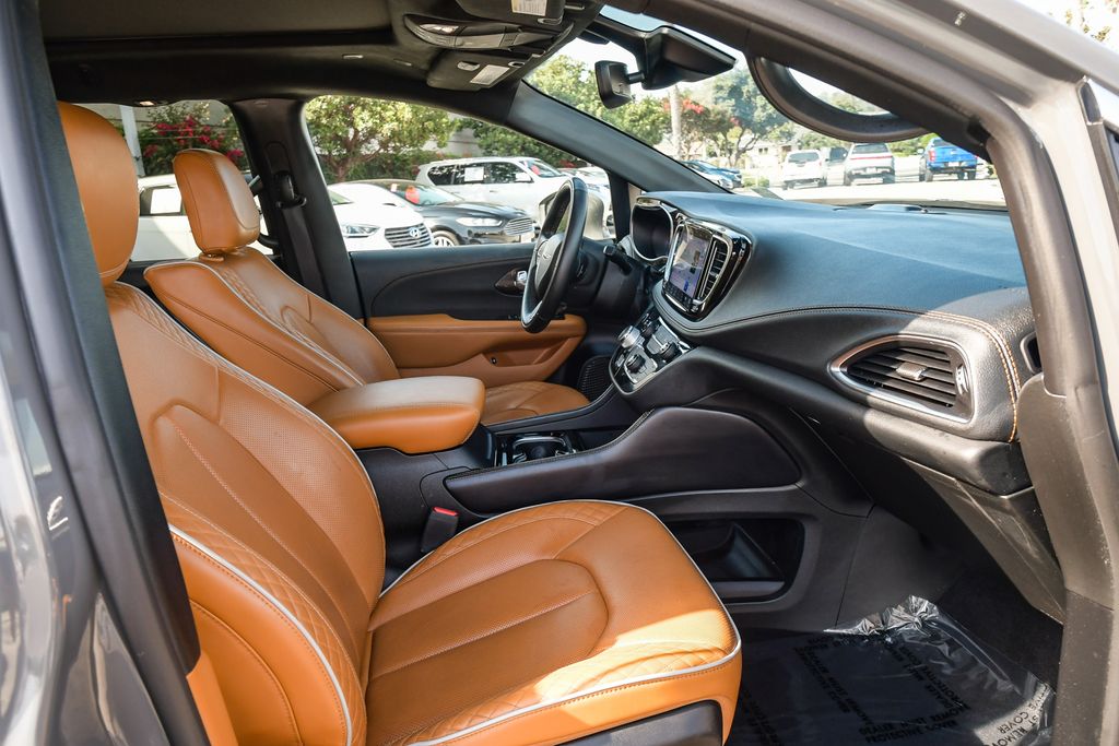 Thumbnail: 2022 Chrysler Pacifica - 9