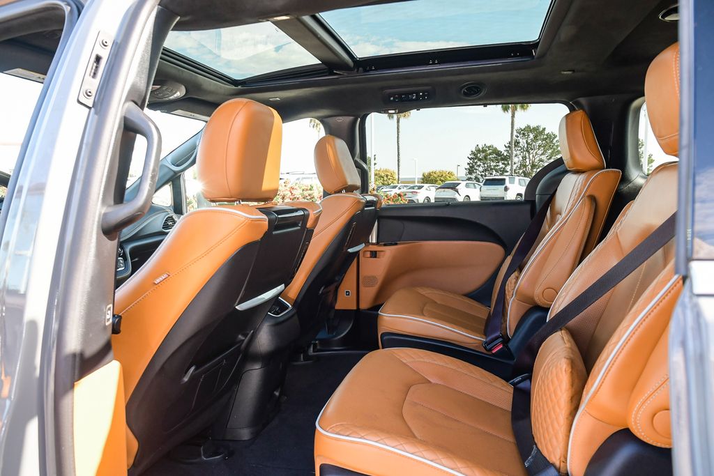 Thumbnail: 2022 Chrysler Pacifica - 22