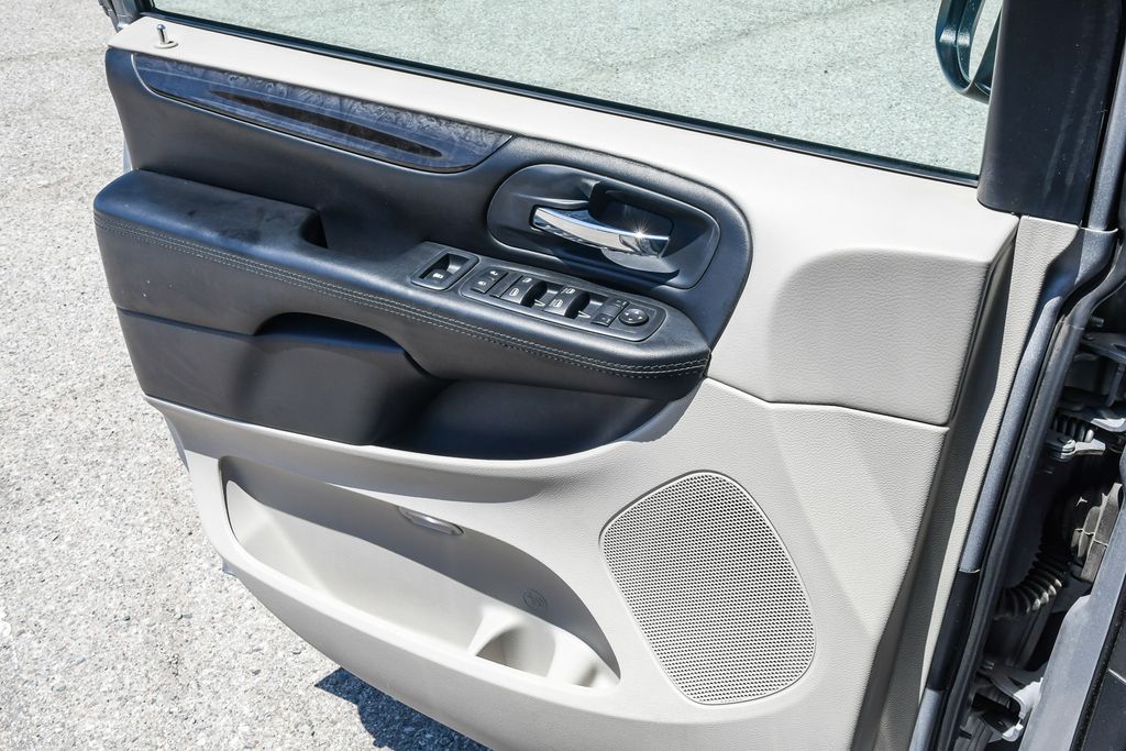 Thumbnail: 2016 Dodge Grand Caravan - 27