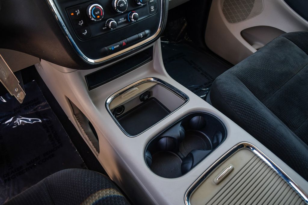 Thumbnail: 2016 Dodge Grand Caravan - 13