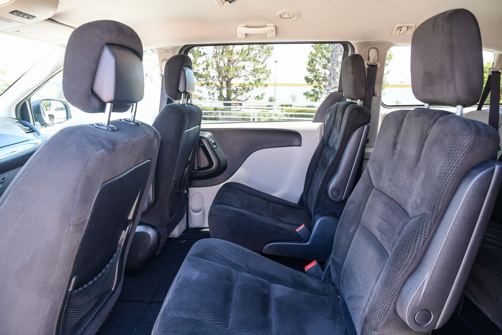 Thumbnail: 2016 Dodge Grand Caravan - 11