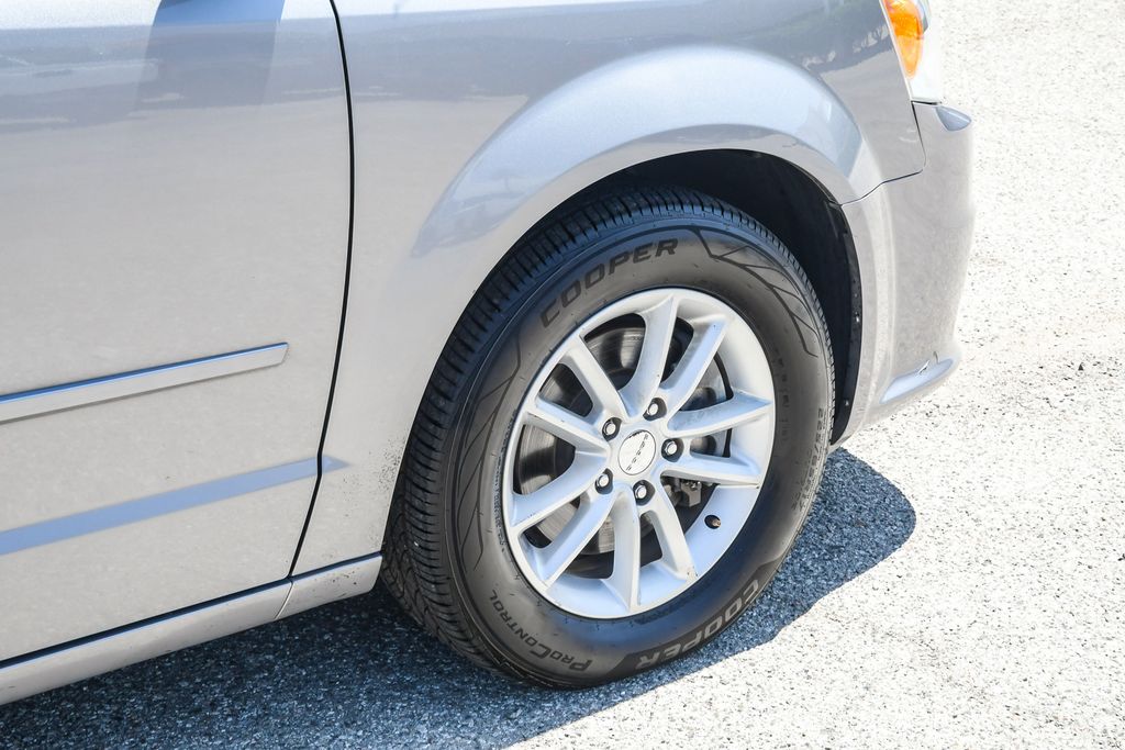 Thumbnail: 2016 Dodge Grand Caravan - 21