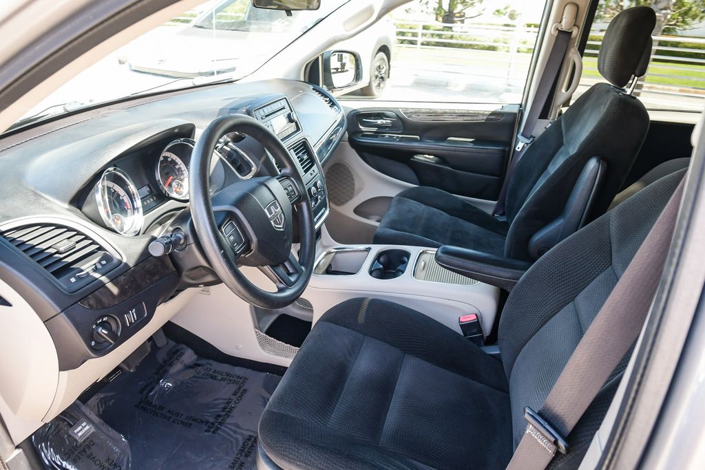 Thumbnail: 2016 Dodge Grand Caravan - 10
