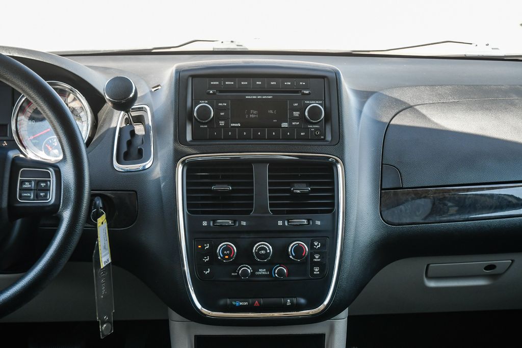 Thumbnail: 2016 Dodge Grand Caravan - 12