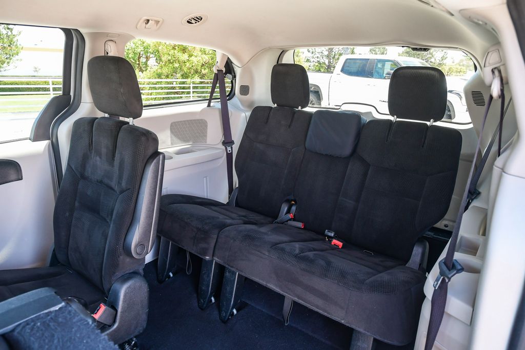 Thumbnail: 2016 Dodge Grand Caravan - 23