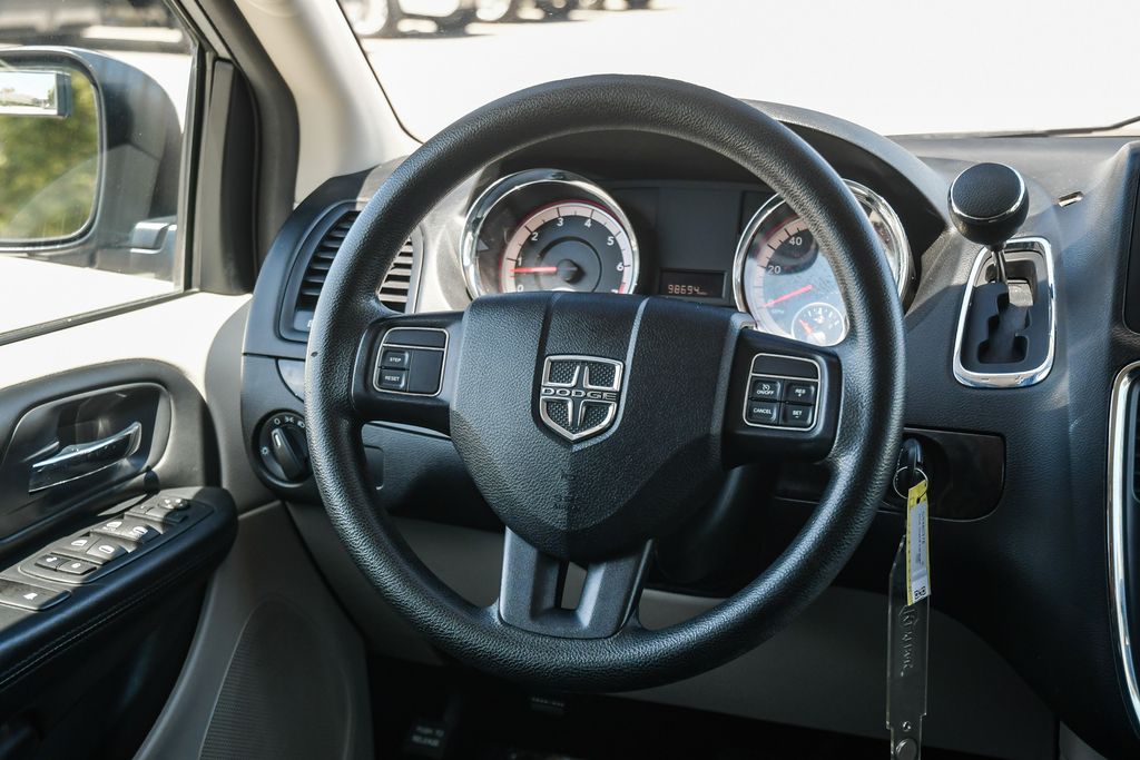 Thumbnail: 2016 Dodge Grand Caravan - 2
