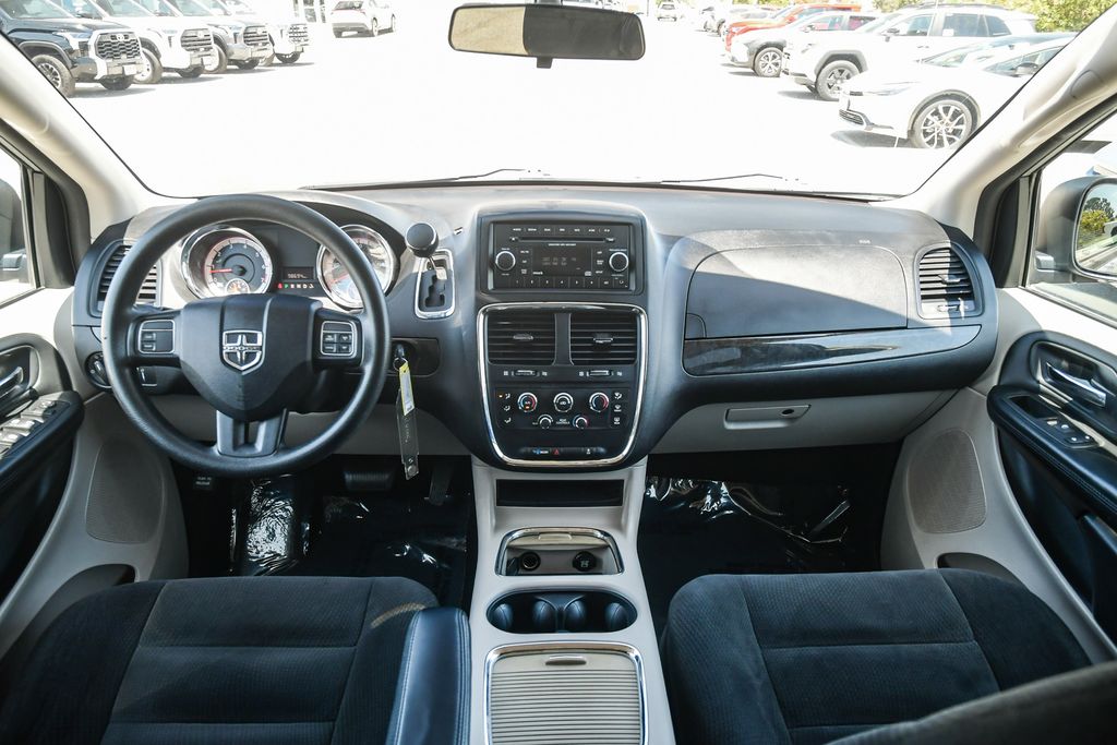 Thumbnail: 2016 Dodge Grand Caravan - 8