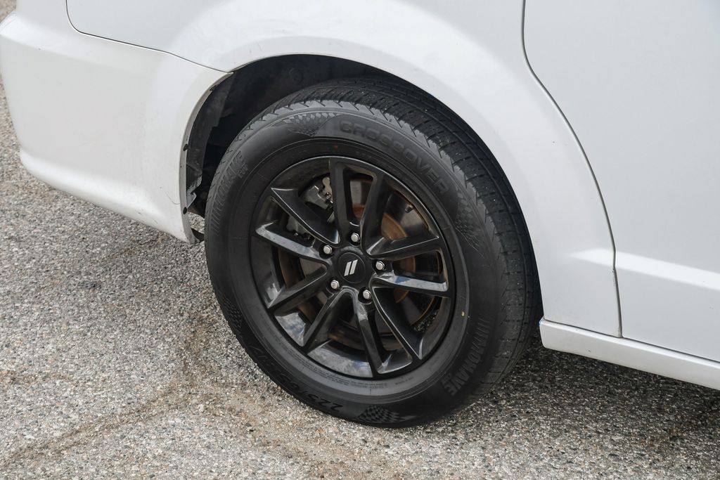 Thumbnail: 2019 Dodge Grand Caravan - 6